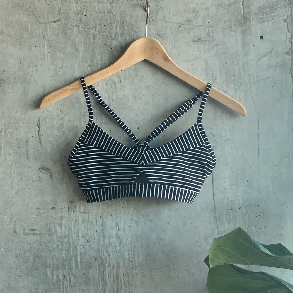 Lululemon Sports Bra *Super Cute*